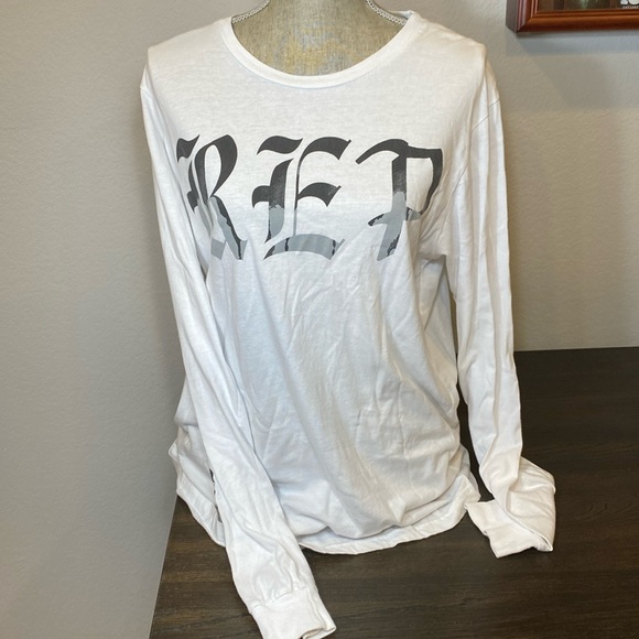 Authentic Taylor Swift White Reputation Long Sleeve Shirt - Picture 1 of 7